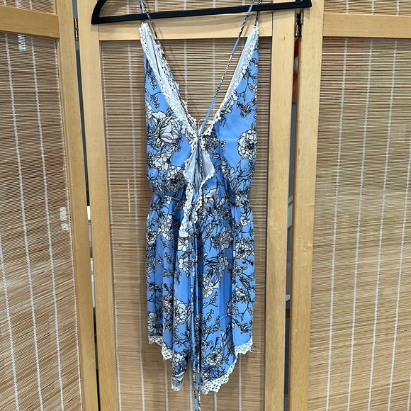 L flowery romper - Picture 4 of 4